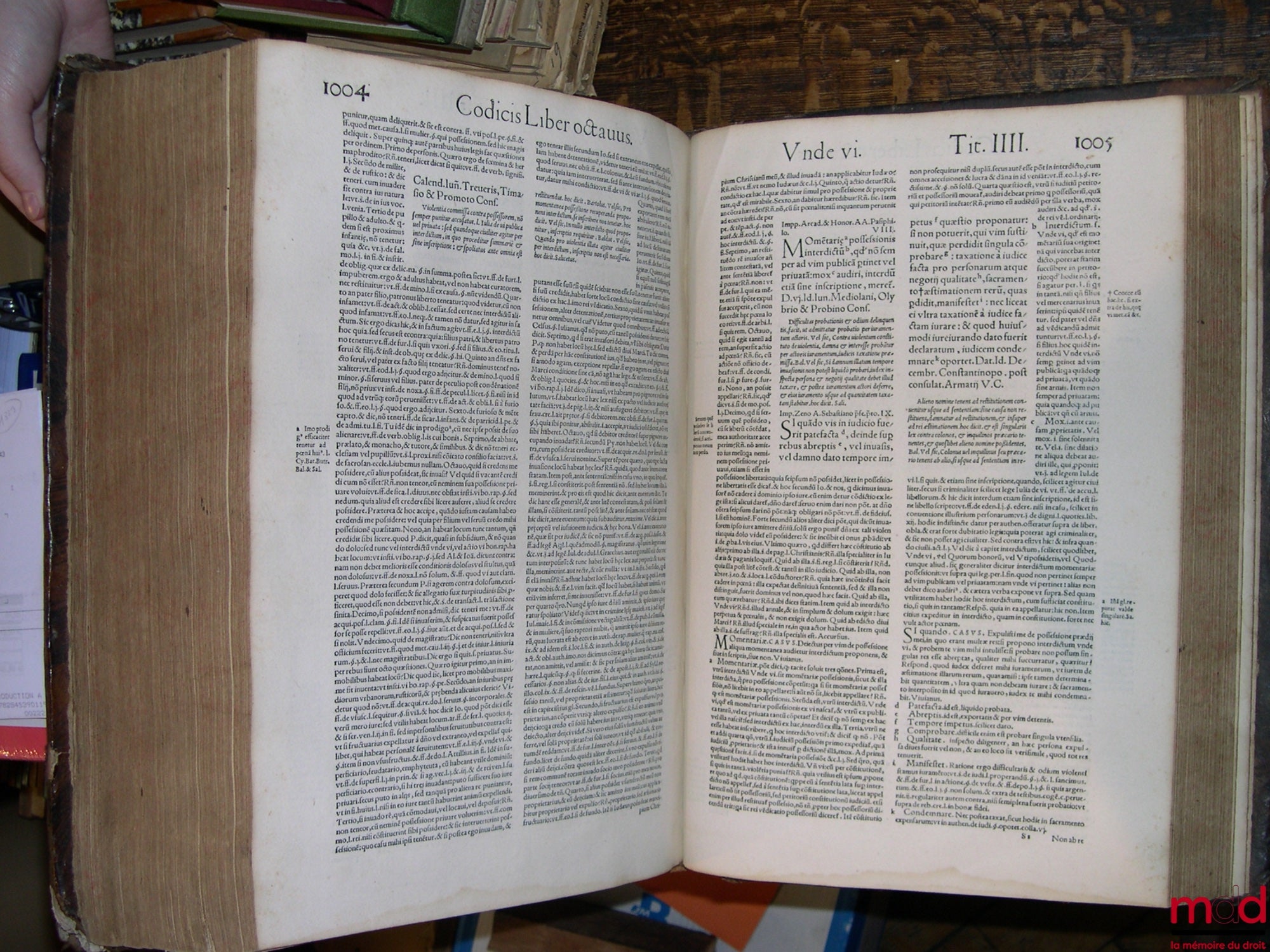 [Corpus juris civilis], ACCURSIUS, REBUFFUS (Pierre) – ENSEMBLE DE 4 TOMES DU CORPUS JURIS CIVILIS DE JUSTINIEN ISSUS DE 2 ÉDITIONS DIFFÉRENTES : TOME I : DIGESTUM VETUS. D. JUSTINIANI (…) JURIS ENUCLEATI, EX OMNI VETERE IURE COLLECTI, DIGESTORUM, SIVE PA