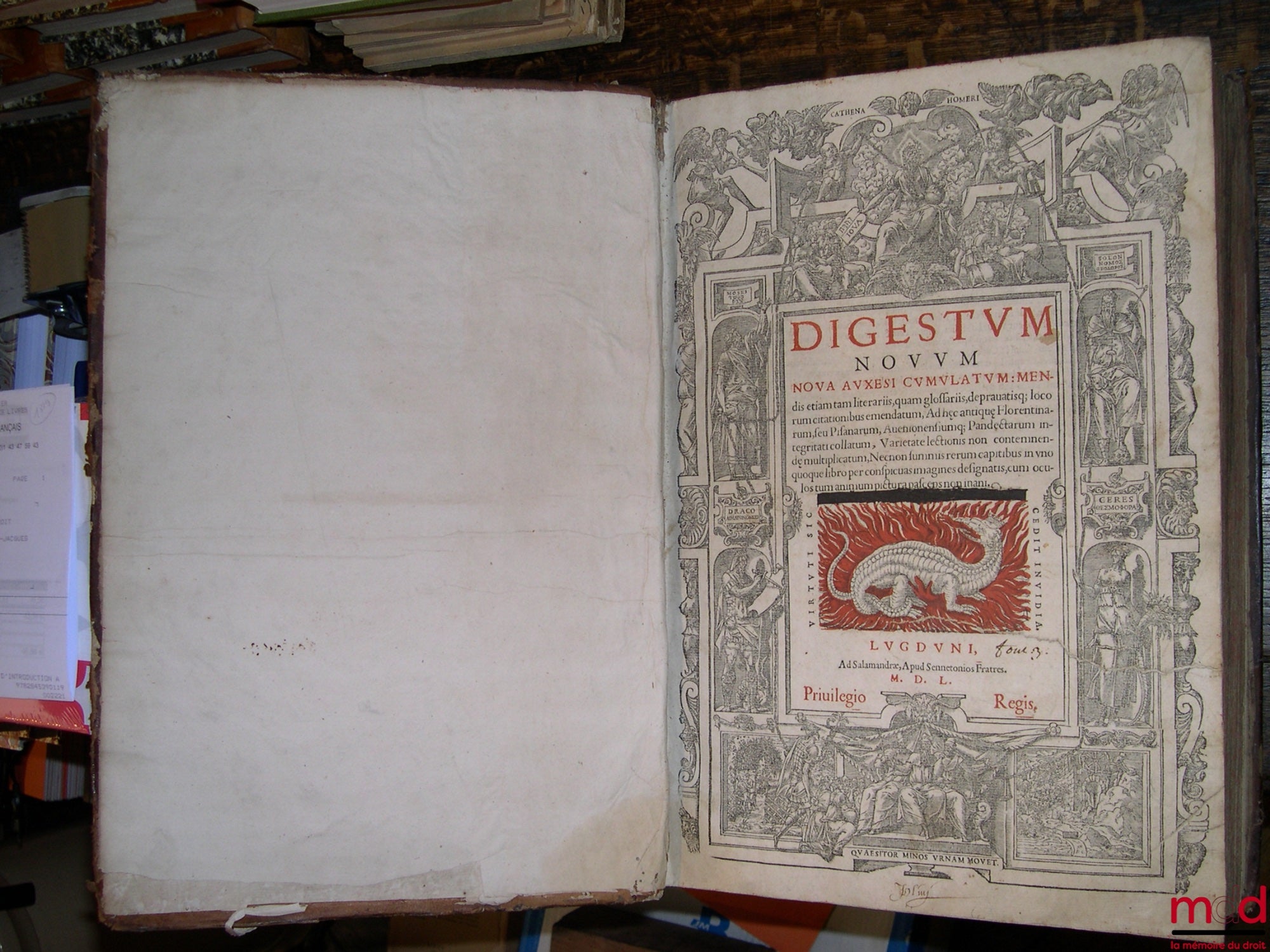 [Corpus juris civilis], ACCURSIUS, REBUFFUS (Pierre) – ENSEMBLE DE 4 TOMES DU CORPUS JURIS CIVILIS DE JUSTINIEN ISSUS DE 2 ÉDITIONS DIFFÉRENTES : TOME I : DIGESTUM VETUS. D. JUSTINIANI (…) JURIS ENUCLEATI, EX OMNI VETERE IURE COLLECTI, DIGESTORUM, SIVE PA