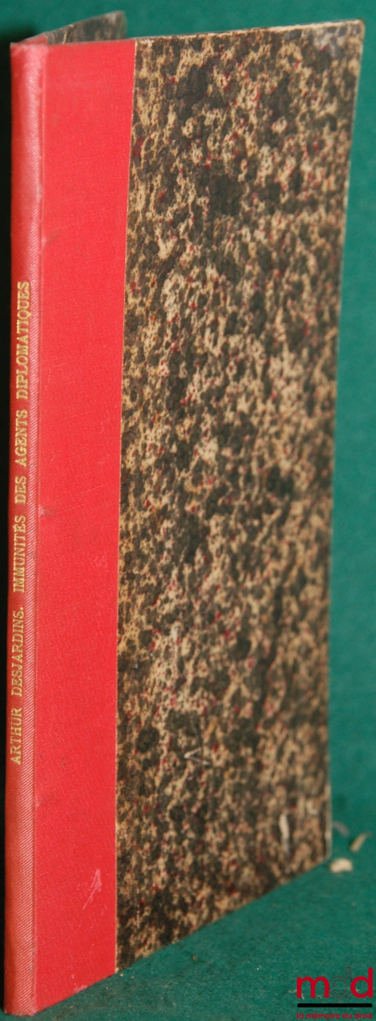 DESJARDINS (Arthur) – IMMUNITÉS DES AGENTS DIPLOMATIQUES - Exemption de la juridiction civile - Pourvoi dans l’intérêt de la loi formé sur l’ordre du Ministre de la Justice, Arrêt de la Cour (19 janvier 1891) ; extrait de la Gazette des Tribunaux