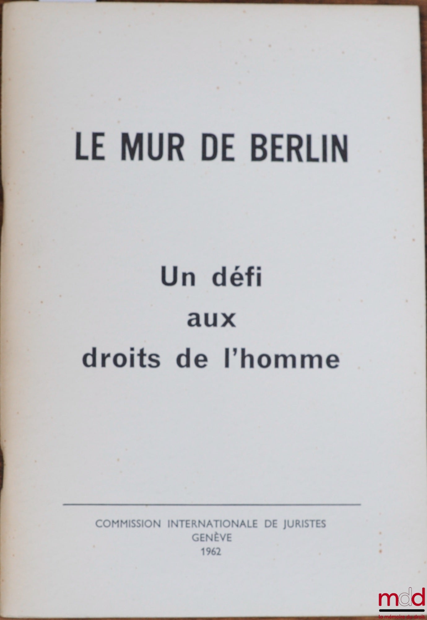 [Collectif] – LE MUR DE BERLIN. UN DÉFI AUX DROITS DE L’HOMME, Commission Internationale de Juristes