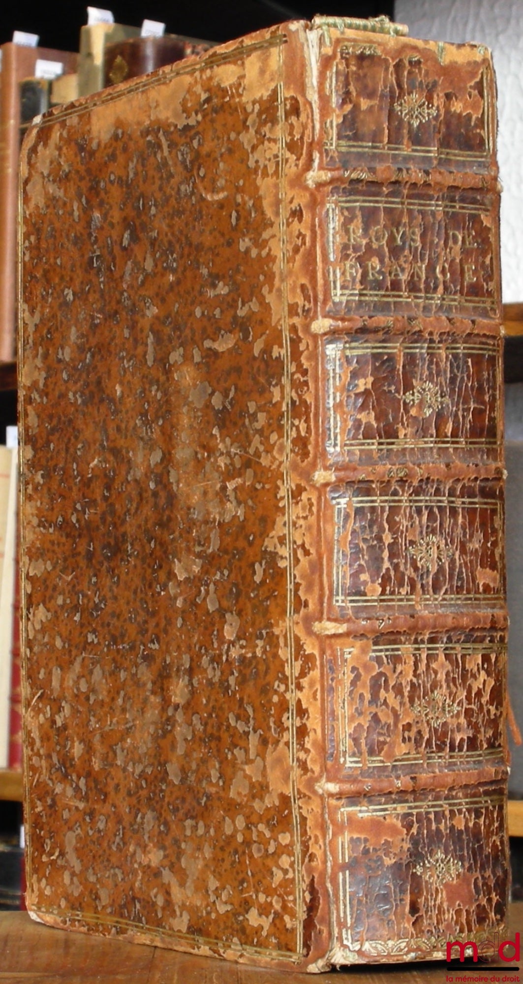 DU TILLET DE LA BUSSIÈRE (Jean) – RECUEIL DES ROYS DE FRANCE LEURS COURONNE ET MAISON, ensemble, le rang des grands de France (…), Plus une chronique abbrégée contenant tout ce qui est advenu, tant en fait de guerre, qu’autrement, entre les Roys & Princes