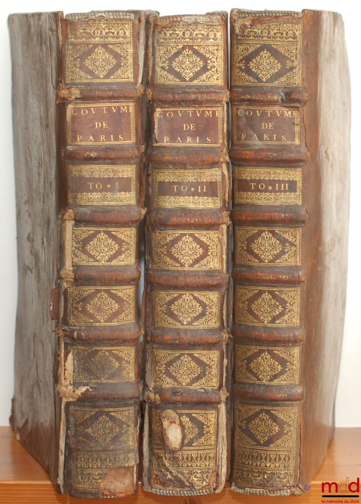 [Coutumes], FERRIÈRE (Claude de) – CORPS ET COMPILATION DE TOUS LES COMMENTATEURS ANCIENS ET MODERNES SUR LA COUTUME DE PARIS : DU MOULIN, CHARONDAS, CHOPPIN, TOURNET, TRONCON, GUERIN, FORTIN, BRODEAU, RICARD, AUZANET, & autres ; ENRICHIE DE NOUVELLES OBS
