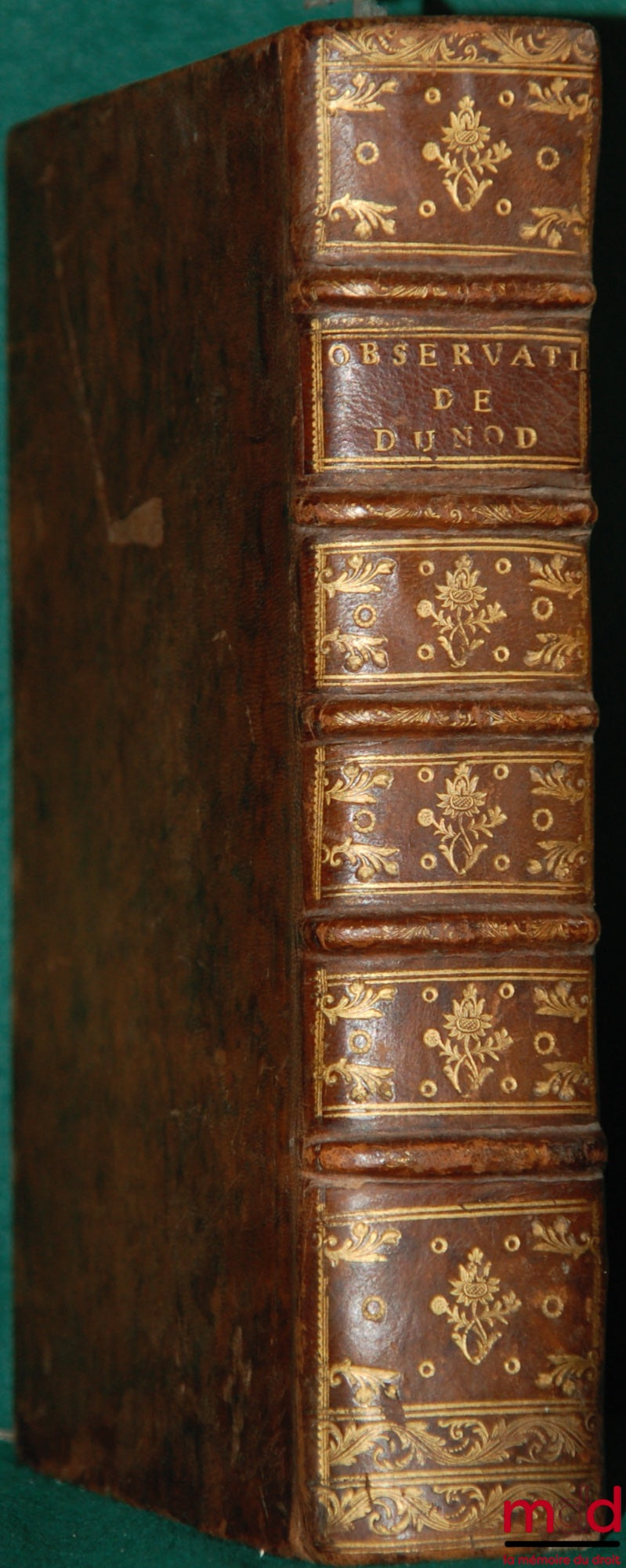 DUNOD DE CHARNAGE (François Ignace) – OBSERVATIONS SUR LES TITRES DES DROITS DE JUSTICE, DES FIEFS, DES CENS, DES GENS MARIÉS ET DES SUCCESSIONS, DE LA COUTUME DU COMTÉ DE BOURGOGNE, AVEC LES TRAITÉS À L’USAGE DE LA MÊME PROVINCE SUR LES INSTITUTIONS CONT