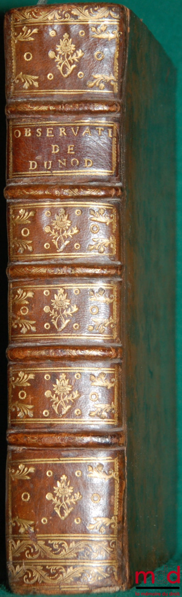 DUNOD DE CHARNAGE (François Ignace) – OBSERVATIONS SUR LES TITRES DES DROITS DE JUSTICE, DES FIEFS, DES CENS, DES GENS MARIÉS ET DES SUCCESSIONS, DE LA COUTUME DU COMTÉ DE BOURGOGNE, AVEC LES TRAITÉS À L’USAGE DE LA MÊME PROVINCE SUR LES INSTITUTIONS CONT