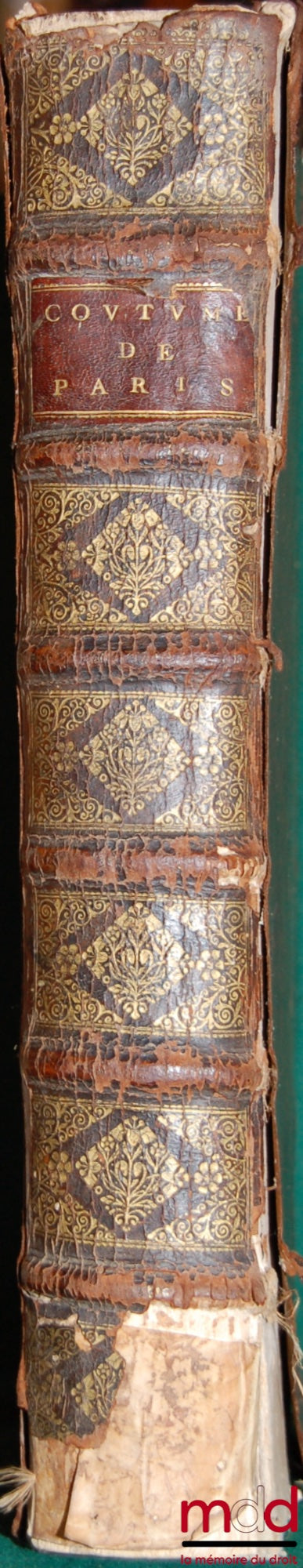 [Coutumes], DUPLESSIS (Claude), BERROYER (Claude) et LAURIÈRE (Eusèbe-Jacques de) – TRAITEZ DE MR DUPLESSIS ANCIEN AVOCAT AU PARLEMENT, SUR LA COUTUME DE PARIS, donnez au public sur le Manuscrit de l’Auteur, plus correct & plus ample que toutes les Copies