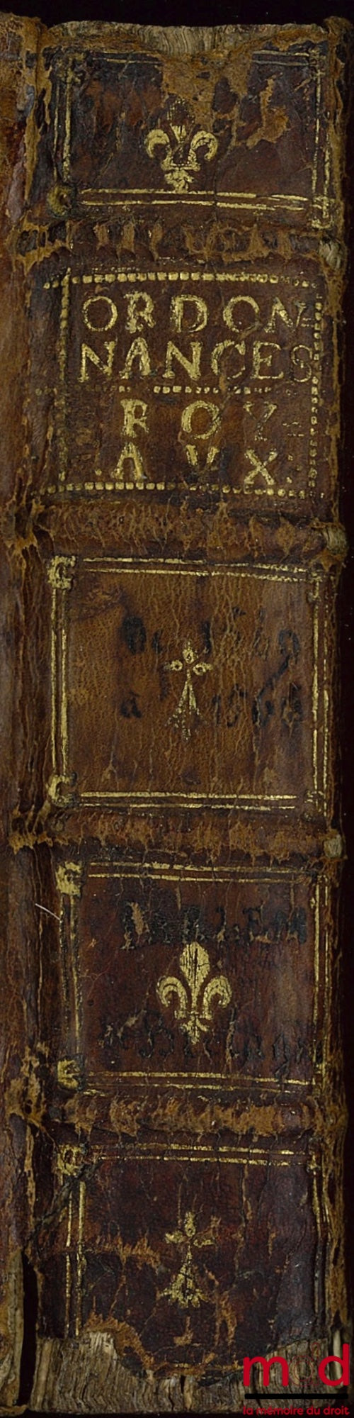 EDICTS ET ORDONNANCES ROYAUX PUBLIÉES ET REÇUES AU PAYS DE BRETAGNE avec plusieurs règlementsl et arrêts extraits des registres de la cour de parlement dudit pays tant sur le fait de la justice, abréviation des procès et ordre judiciaire qu’autres diverse