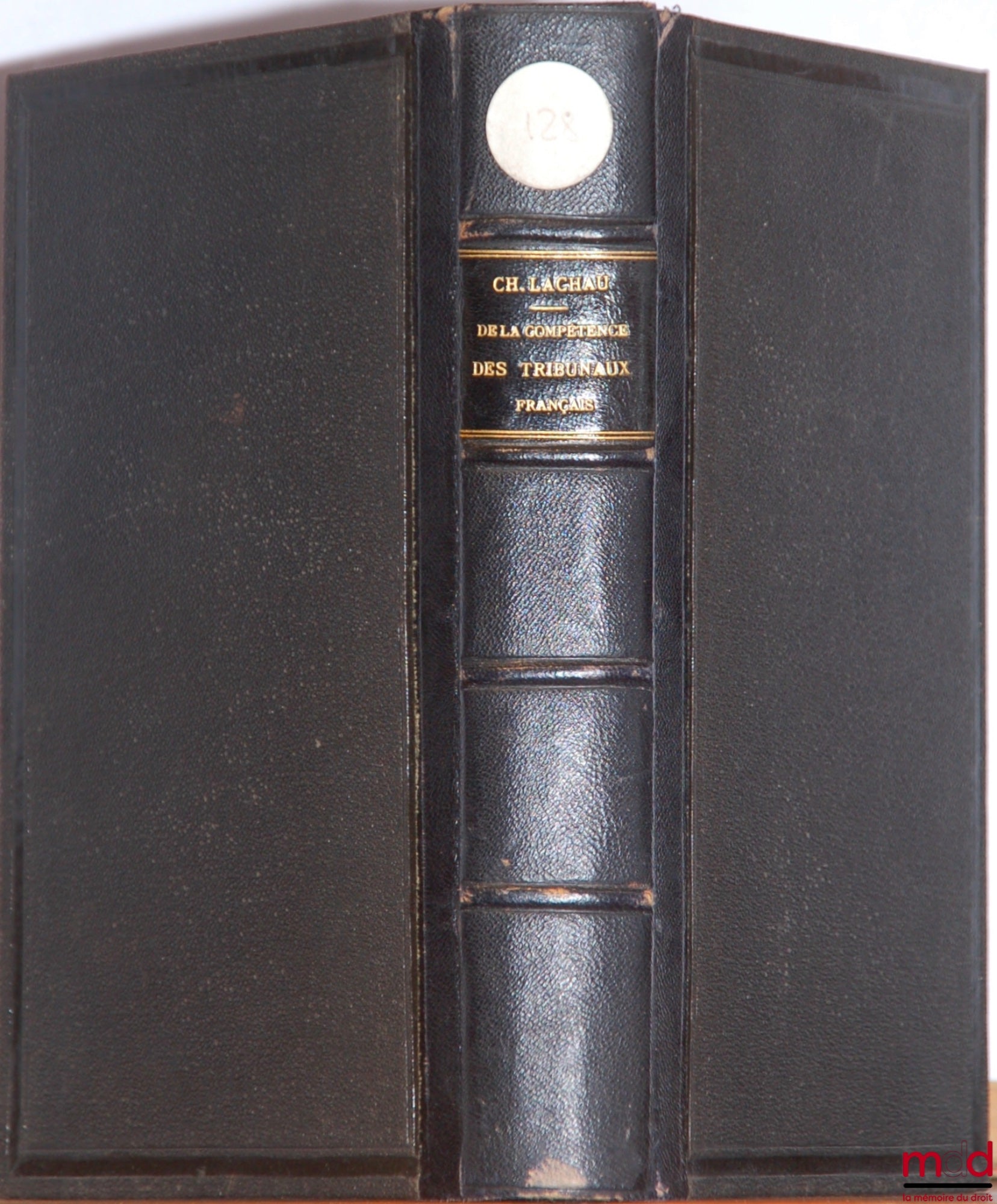 LACHAU (Charles) – DE LA COMPÉTENCE DES TRIBUNAUX FRANÇAIS À L’ÉGARD DES ÉTRANGERS EN MATIÈRE CIVILE ET COMMERCIALE D’APRÈS LA JURISPRUDENCE FRANÇAISE AVEC LE TEXTE DES PRINCIPAUX ARRÊTS ET JUGEMENTS