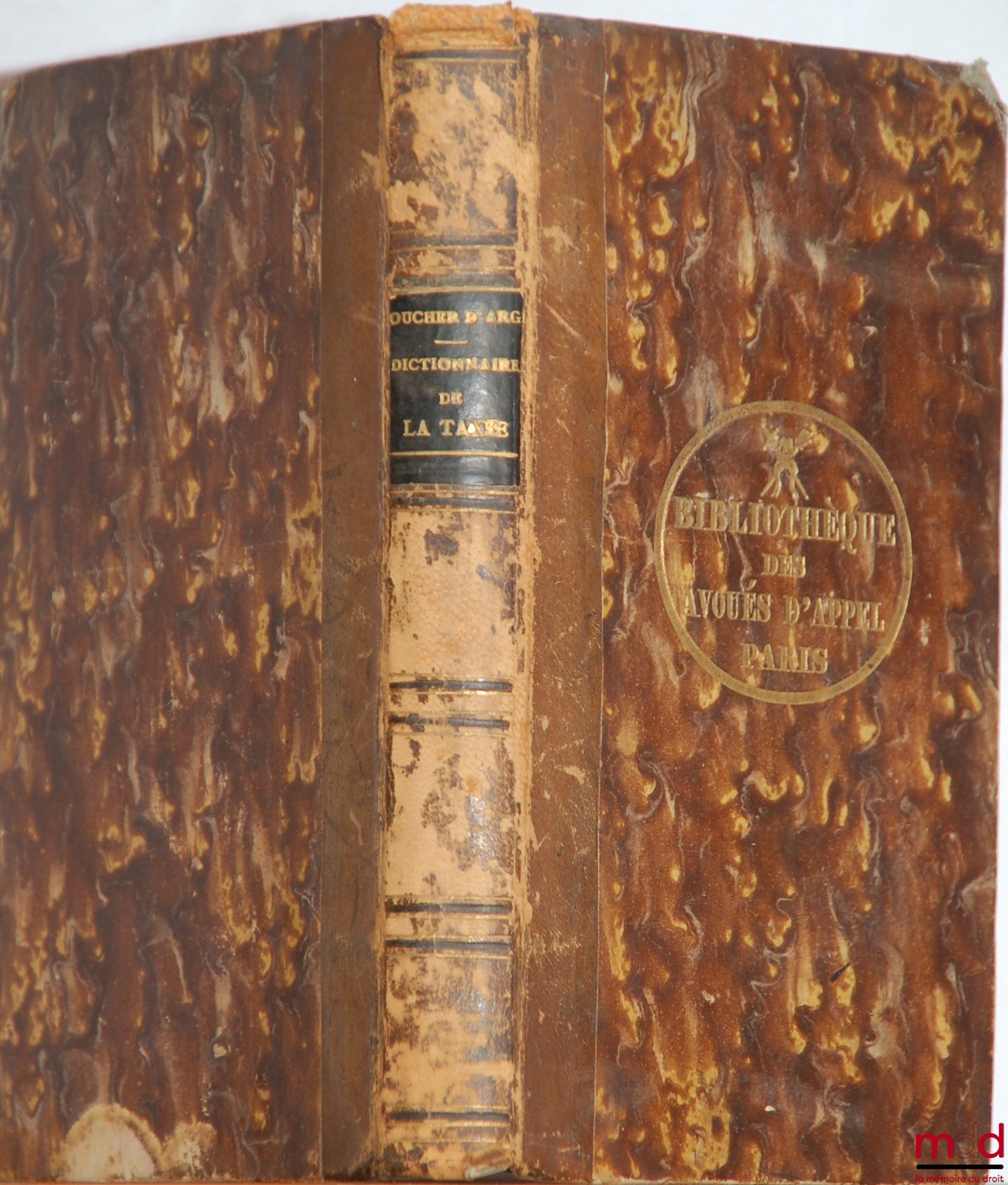 BOUCHER D’ARGIS (Adrien-Louis-Gaspard) – NOUVEAU DICTIONNAIRE RAISONNÉ DE LA TAXE EN MATIÈRE CIVILE, Suivi du Texte des Tarifs et des Ordonnances qui s’y rattachent à l’usage de toutes les cours et de tous les tribunaux