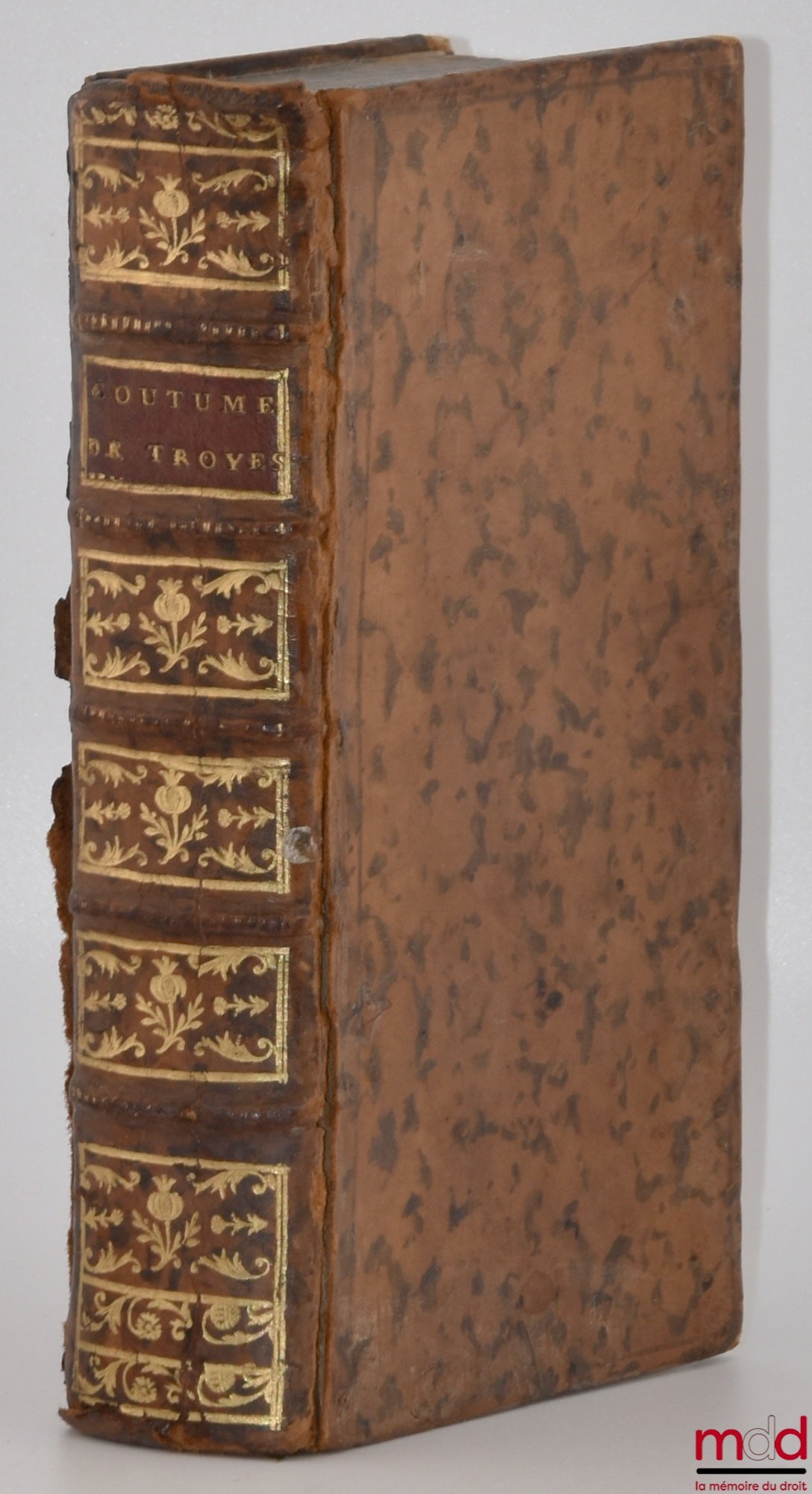 [Coutumes], MARCILLY – COUTUMES GÉNÉRALES DU BAILLIAGE DE TROYES EN CHAMPAGNE, avec un commentaire abrégé tiré des différens commentateurs, & la solution d’un grand nombre de questions qu’ils n’ont pas prévues ; un Extrait des Substitutions, & des Tables