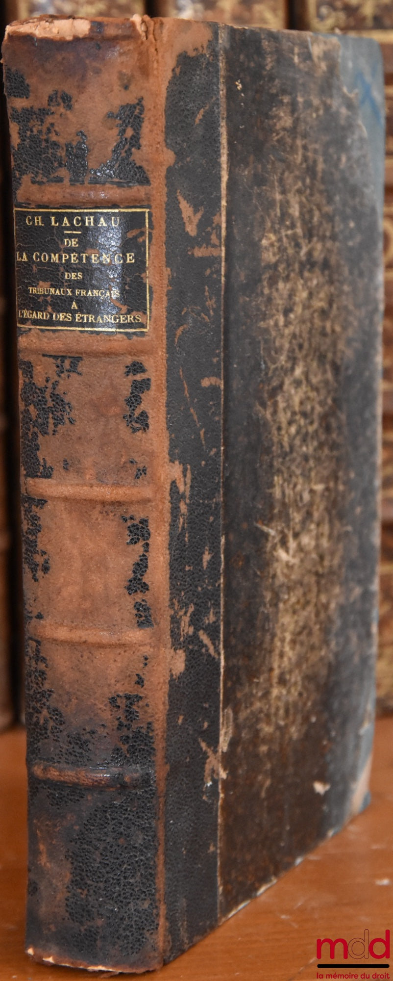 LACHAU (Charles) – DE LA COMPÉTENCE DES TRIBUNAUX FRANÇAIS À L’ÉGARD DES ÉTRANGERS EN MATIÈRE CIVILE ET COMMERCIALE D’APRÈS LA JURISPRUDENCE FRANÇAISE AVEC LE TEXTE DES PRINCIPAUX ARRÊTS ET JUGEMENTS