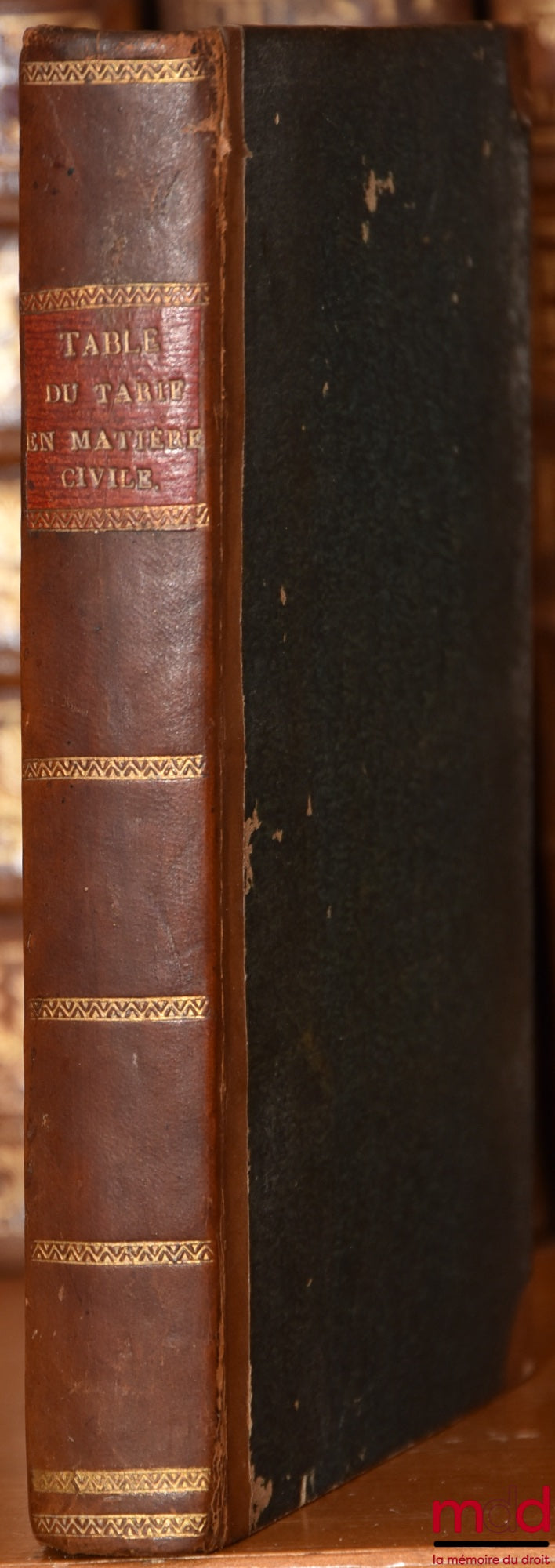 [Chambre des avoués près la Cour royale de Lyon] – TABLE DU TARIF EN MATIÈRE CIVILE, contenant, par ordre alphabétique, les droits alloués par le Règlement du 16 Février 1807, aux Juges de paix, Avoués, Notaires, Greffiers et Huissiers des Cours royales,