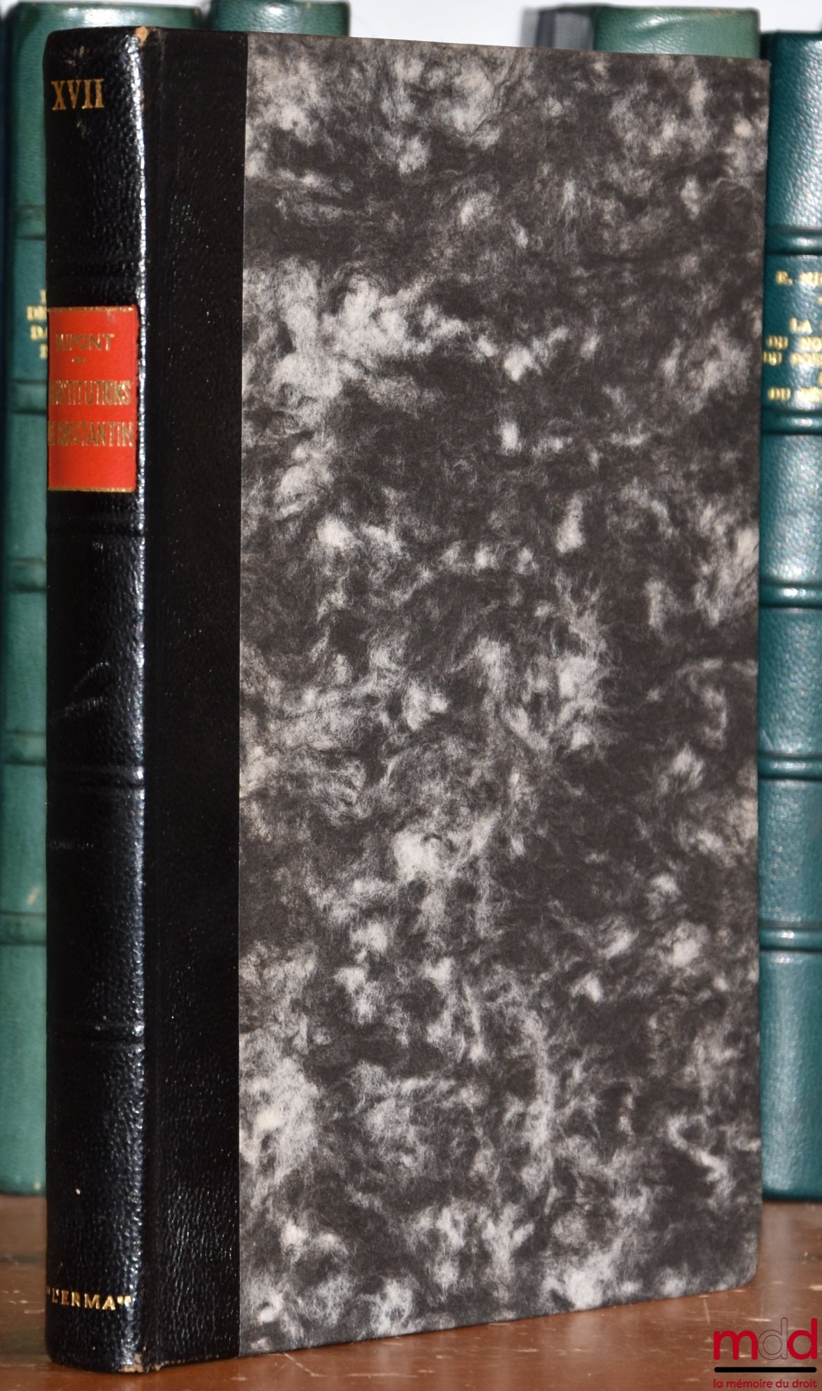 DUPONT (Clémence) – LES CONSTITUTIONS DE CONSTANTIN ET LE DROIT PRIVÉ AU DÉBUT DU IVe SIÈCLE. Les personnes, Préface de Fernand de Visscher, Edition anastatica de l’édition de L. Danel à Lille en 1937, Coll. Studi Juridica, t. XVII