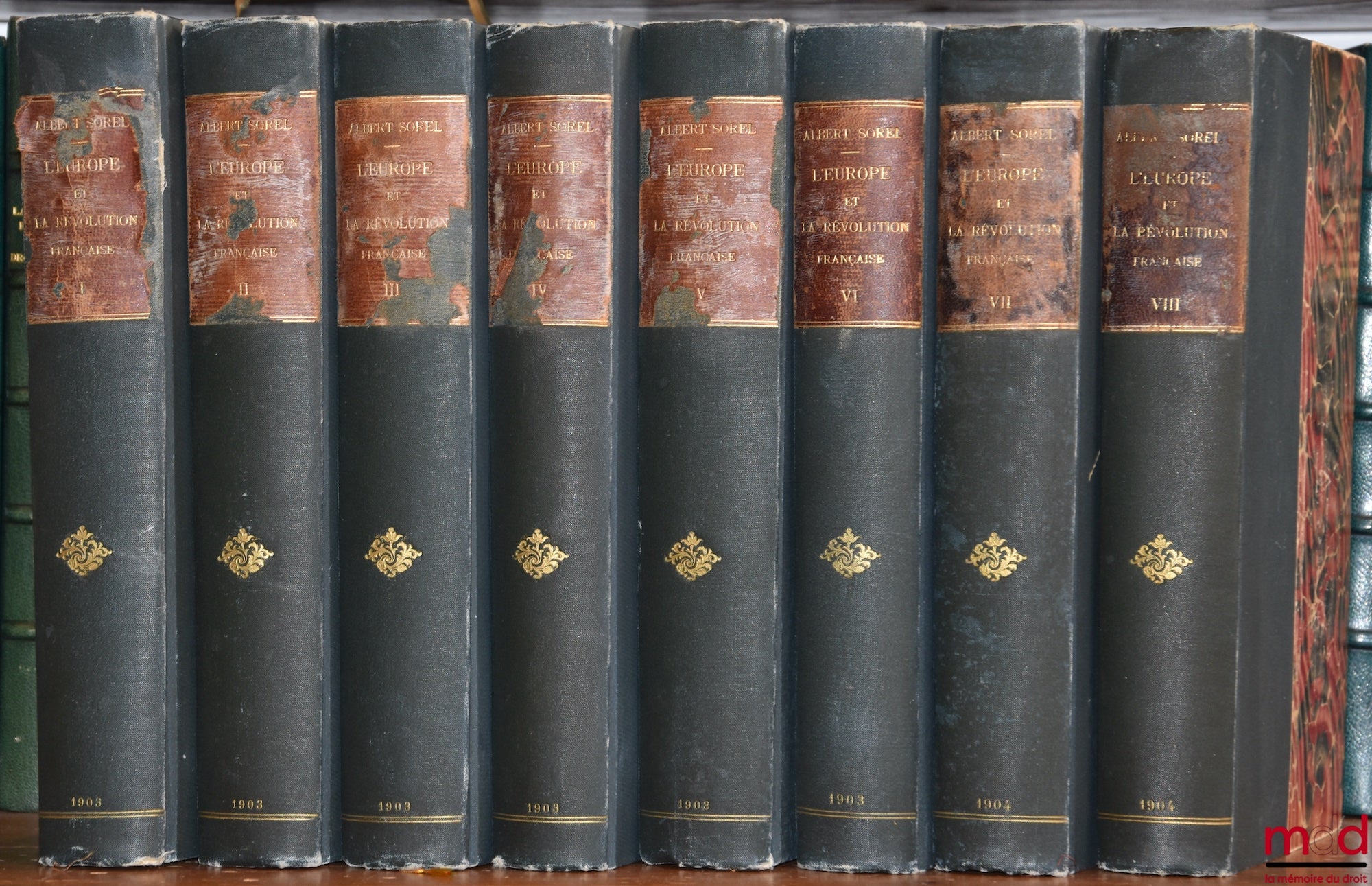 SOREL (Albert) – L’EUROPE ET LA RÉVOLUTION FRANÇAISE : t. I : Les moeurs politiques et les traditions (6e éd., 1903) ; t. II : La chute de la Royauté (5e éd., 1903) ; t. III : La guerre aux Rois, 1792-1793 (4e éd., 1903) ; t. IV : Les limites naturelles,