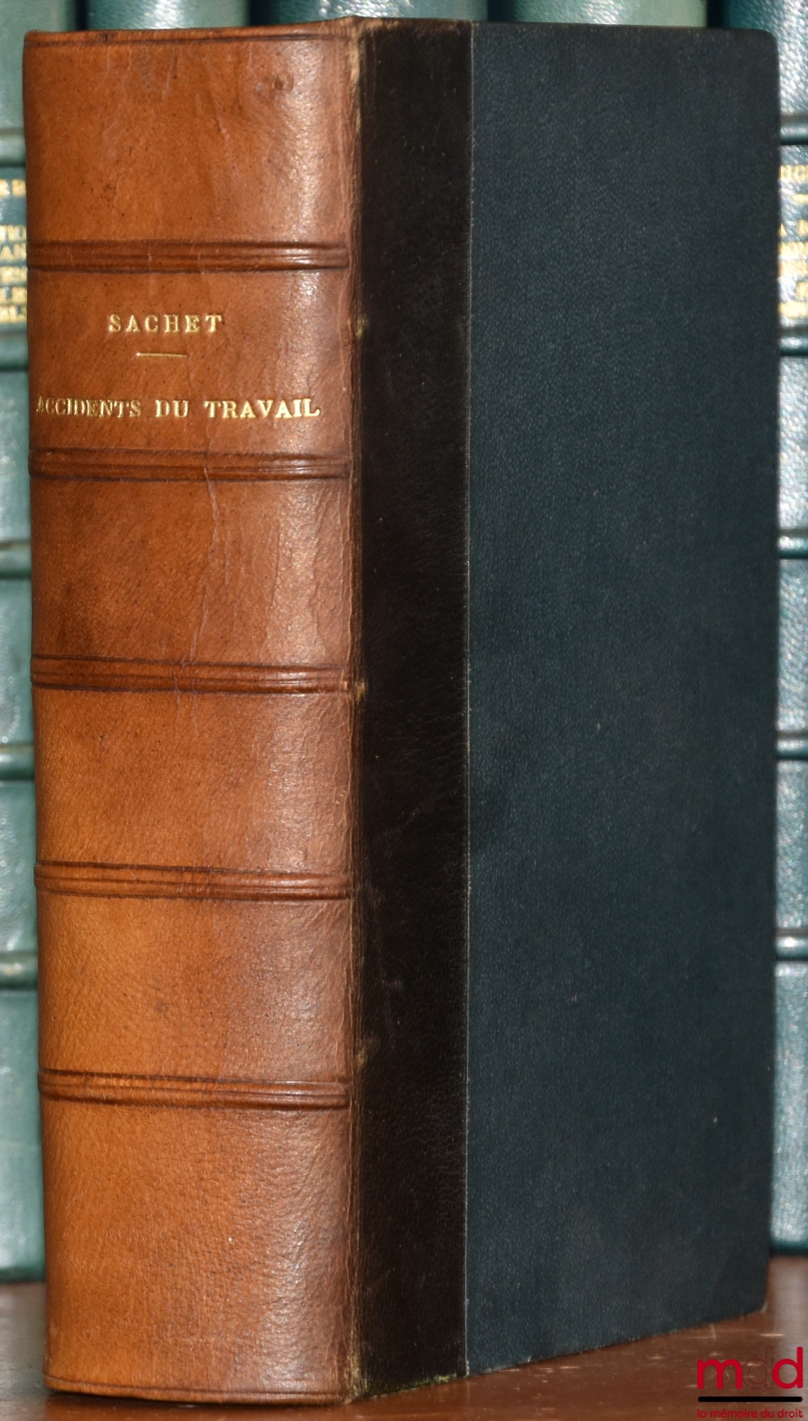SACHET (Adrien) – TRAITÉ THÉORIQUE ET PRATIQUE DE LA LÉGISLATION SUR LES ACCIDENTS DU TRAVAIL contenant, avec le résumé des travaux préparatoires, le commentaire général et complet de la loi du 9 avril 1898, des décrets réglementaires et des arrêtés minis