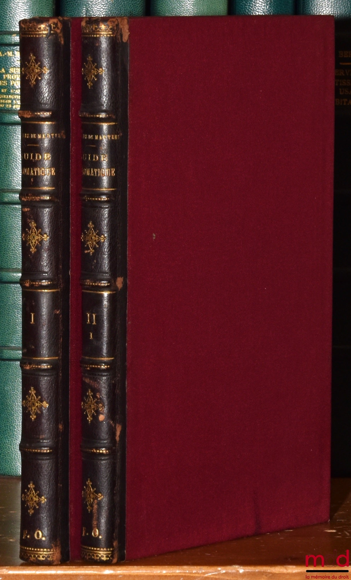 MARTENS (Charles de) – LE GUIDE DIPLOMATIQUE. PRÉCIS DES DROITS ET DES FONCTIONS DES AGENTS DIPLOMATIQUES ET CONSULAIRES ; SUIVI D’UN TRAITÉ DES ACTES ET OFFICES DIVERS QUI SONT DU RESSORT DE LA DIPLOMATIE, ACCOMPAGNÉ DE PIÈCES ET DOCUMENTS PROPOSÉS COMME