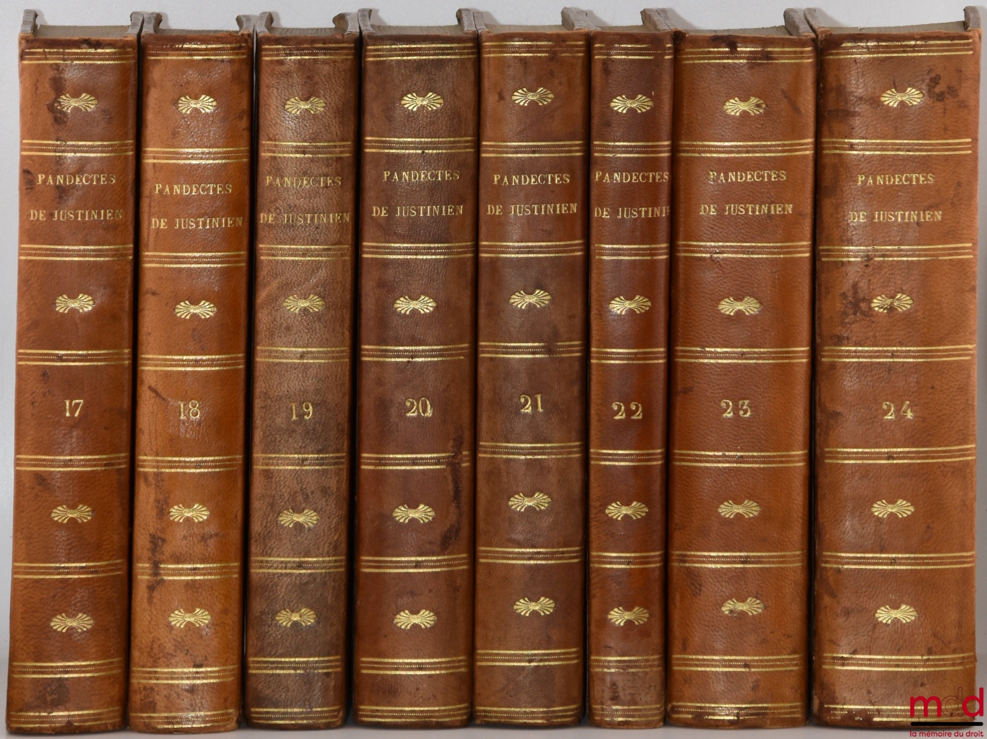 POTHIER (Robert-Joseph) / MOREAU DE MONTALIN – PANDECTES DE JUSTINIEN mises dans un nouvel ordre, avec les lois du code et les novelles qui confirment, expliquent ou abrogent le droit des pandectes, traduites [du latin en français] par [l’abbé Pierre-Anto