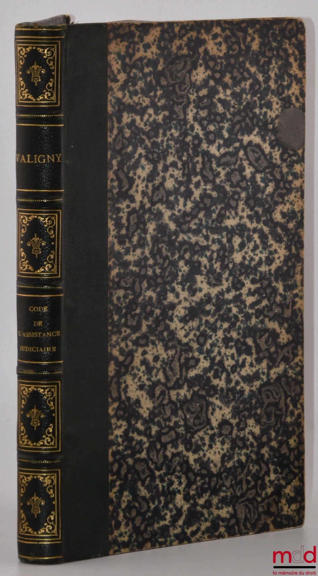 BRIÈRE VALIGNY (L.) – CODE DE L’ASSISTANCE JUDICIAIRE, Contenant l’ensemble des documents de législation, d’administration et de jurisprudence relatifs à cette matière, Ainsi que les travaux préparatoires des Lois du 7 août 1850 et du 22 janvier 1851