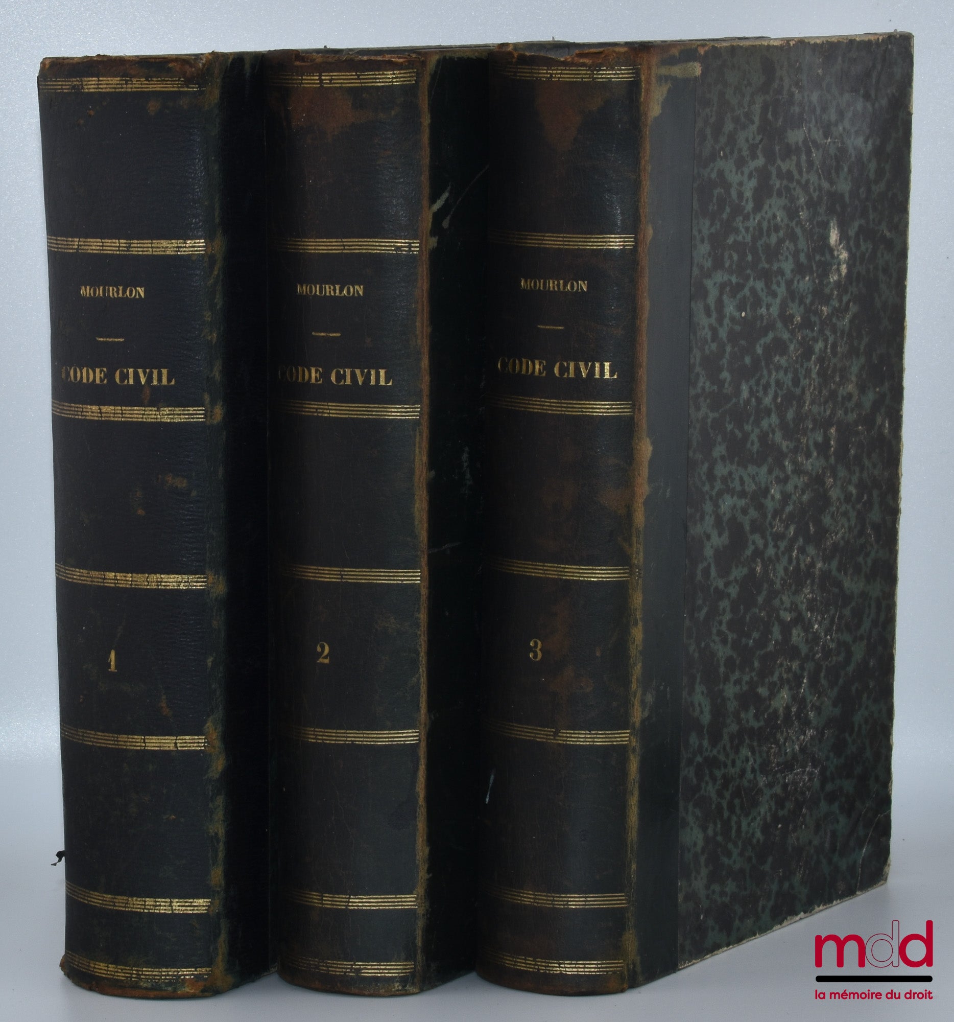 MOURLON (Frédéric) – RÉPÉTITIONS ÉCRITES SUR LES TROIS EXAMENS DE CODE NAPOLÉON, CONTENANT L’EXPOSÉ DES PRINCIPES GÉNÉRAUX, LEURS MOTIFS ET LA SOLUTION DES QUESTIONS THÉORIQUES, 7e éd. revue et corrigée, Suivie d’un formulaire complet du Code Napoléon