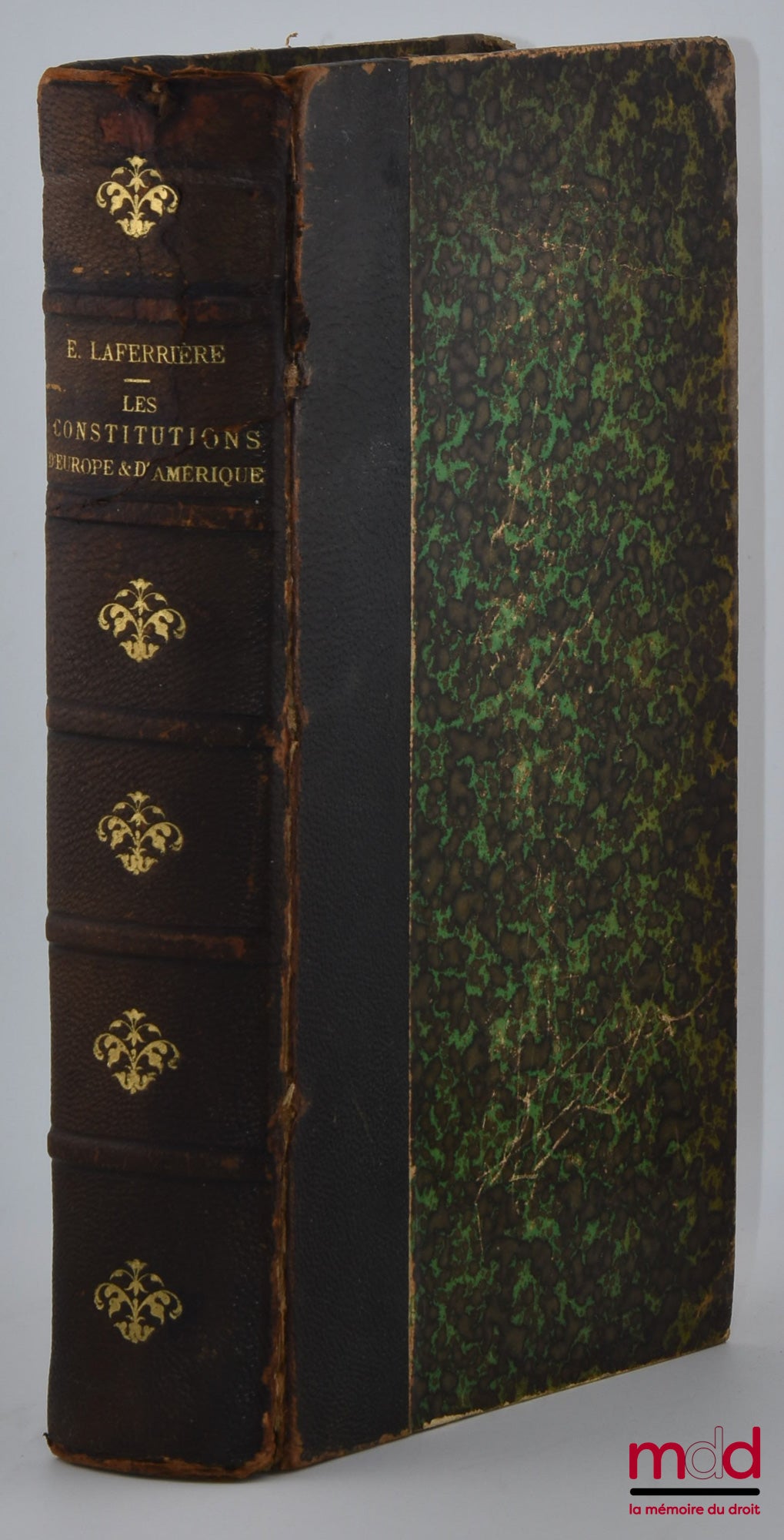 LAFERRIÈRE (Édouard) – LES CONSTITUTIONS D’EUROPE ET D’AMÉRIQUE Recueillies par E. Laferrière, revues par A. BATBIE, Ouvrage contenant en outre : 1° Les constitutions de la France de 1789 à 1852 ; 2° Des notes sur la législation électorale en vigueur dans